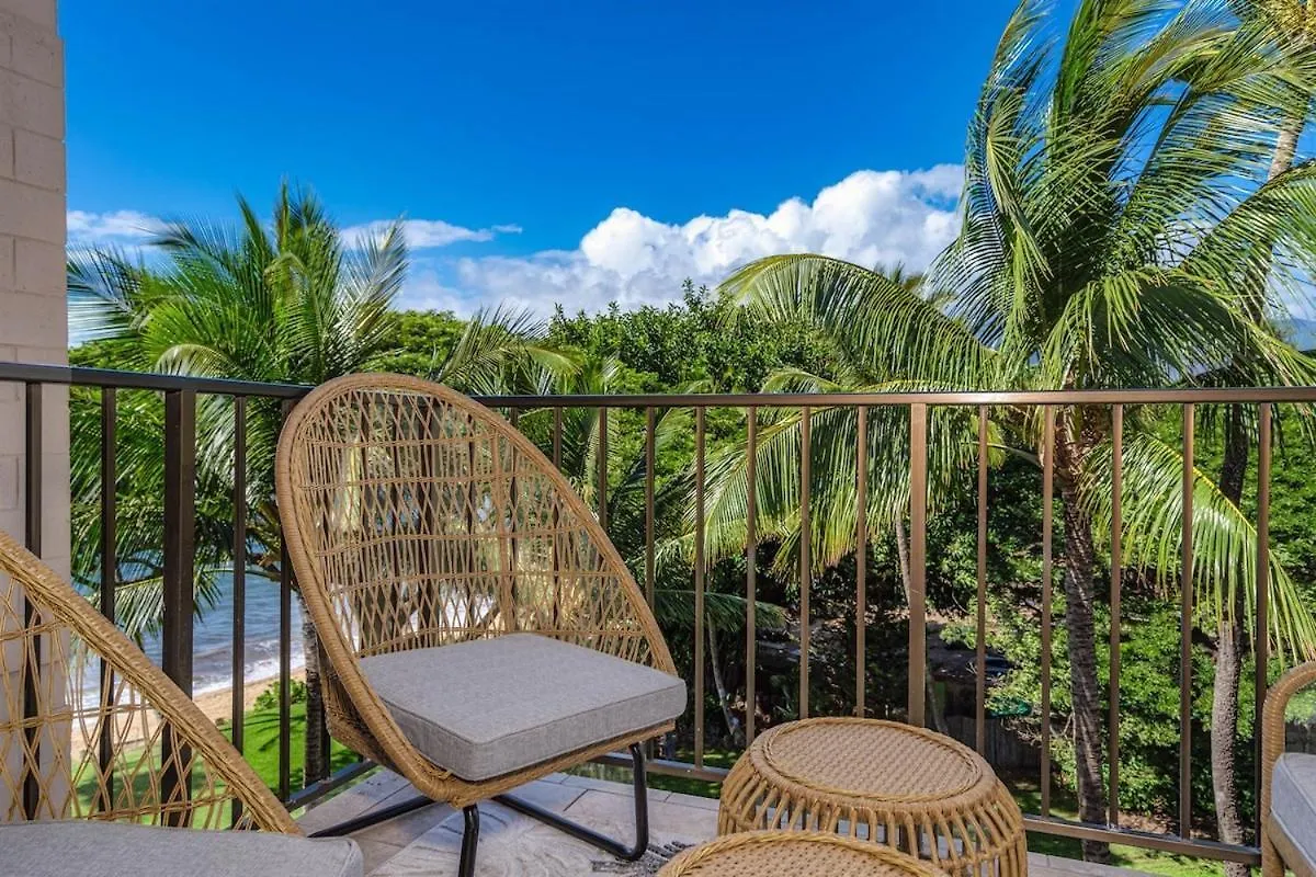 Chic Beachfront Condo— Newly Remodeled — 2024 Kihei