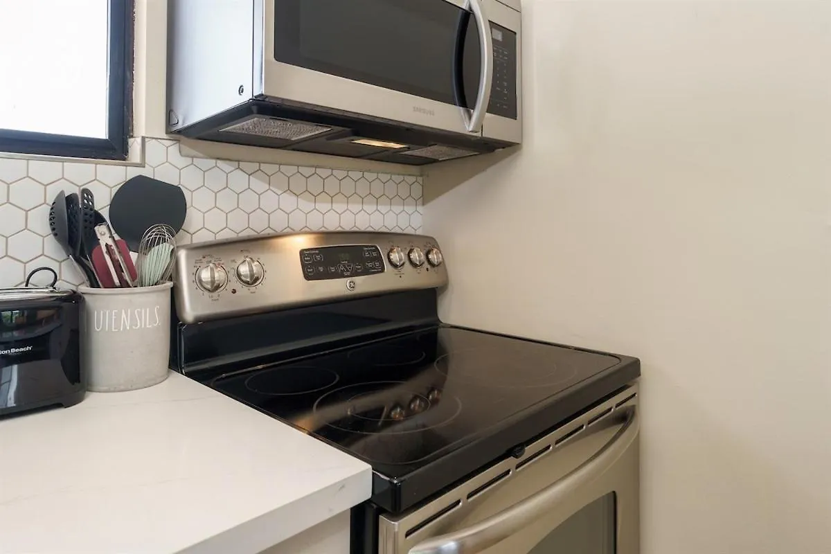 Chic Beachfront Condo— Newly Remodeled — 2024 Kihei
